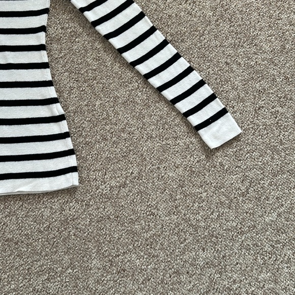 Express V-Neck Sweater - Picture 4 of 6